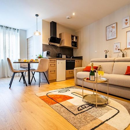 Au Duplex D'Or Centre Historique Apartment เบอซองซง ภายนอก รูปภาพ