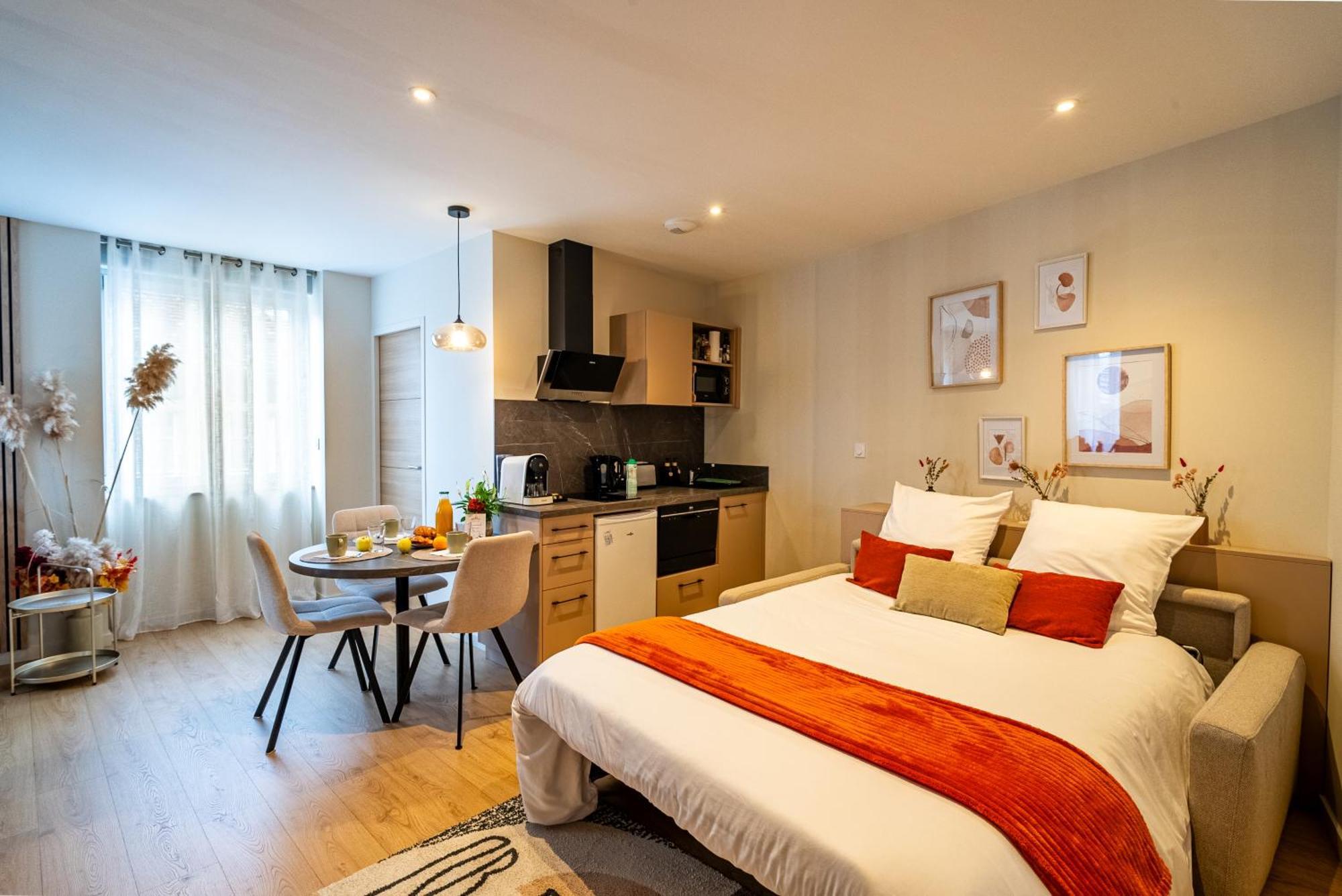 Au Duplex D'Or Centre Historique Apartment เบอซองซง ภายนอก รูปภาพ