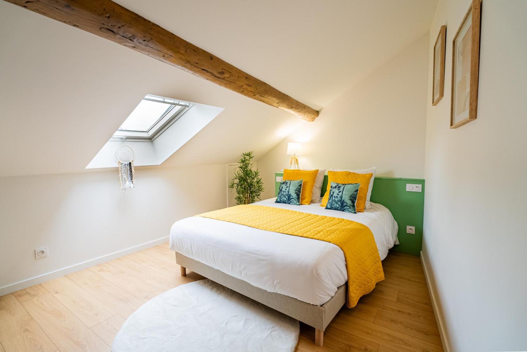 Au Duplex D'Or Centre Historique Apartment เบอซองซง ภายนอก รูปภาพ