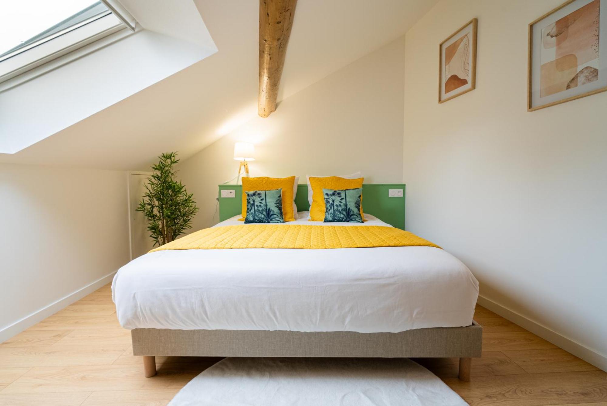 Au Duplex D'Or Centre Historique Apartment เบอซองซง ภายนอก รูปภาพ