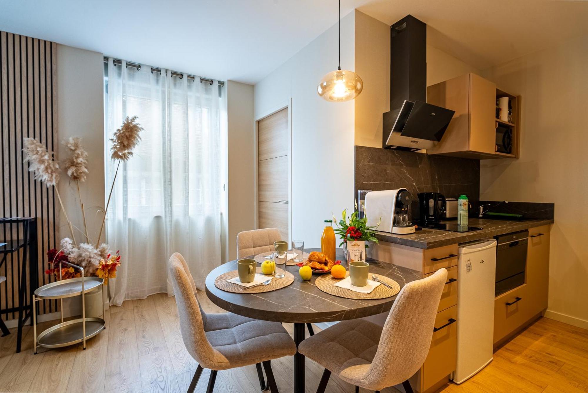 Au Duplex D'Or Centre Historique Apartment เบอซองซง ภายนอก รูปภาพ