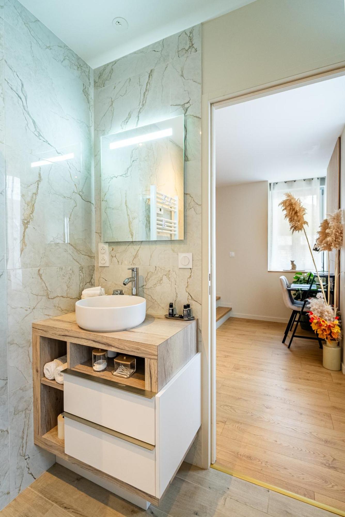 Au Duplex D'Or Centre Historique Apartment เบอซองซง ภายนอก รูปภาพ