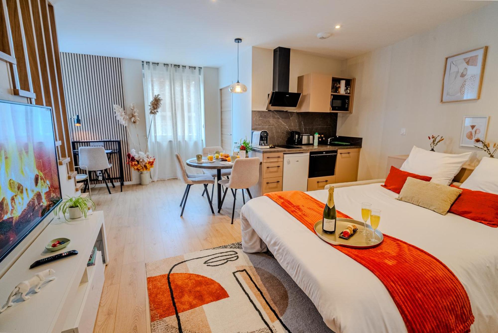 Au Duplex D'Or Centre Historique Apartment เบอซองซง ภายนอก รูปภาพ