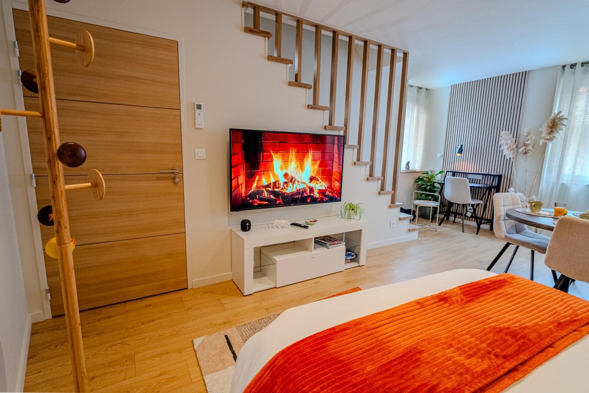 Au Duplex D'Or Centre Historique Apartment เบอซองซง ภายนอก รูปภาพ