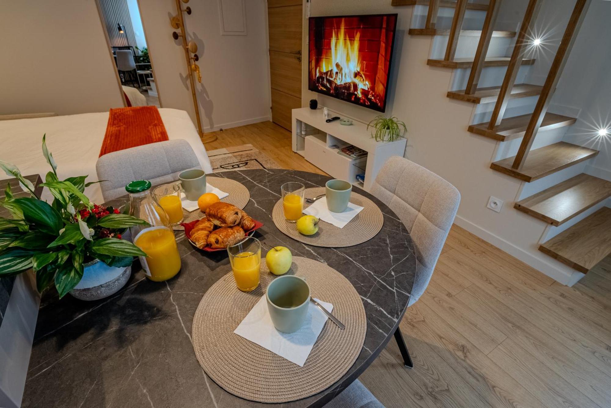 Au Duplex D'Or Centre Historique Apartment เบอซองซง ภายนอก รูปภาพ